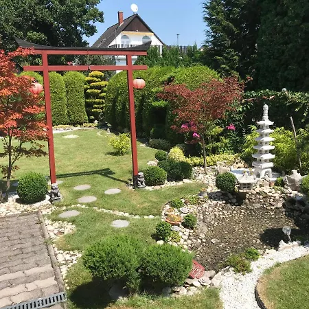 Nyaralo Japankerttel - With Japanese Garden Semesterbostad